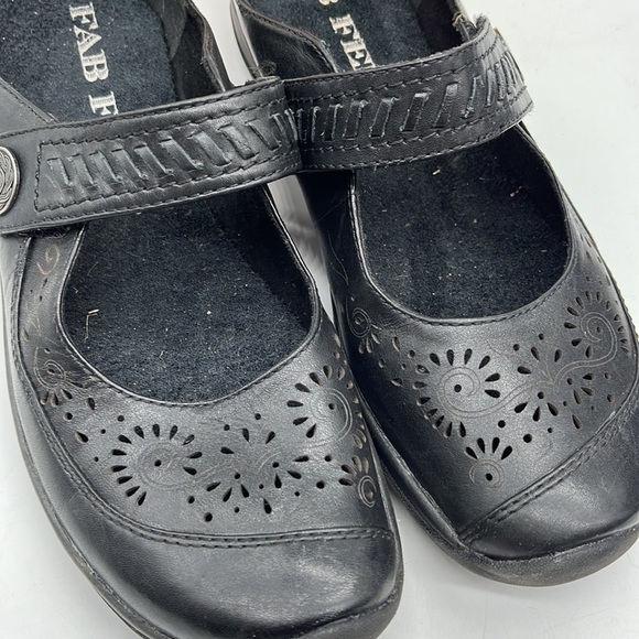 Earth Black Slip on Mules Sz 7.5. CM1870B - Picture 2 of 8